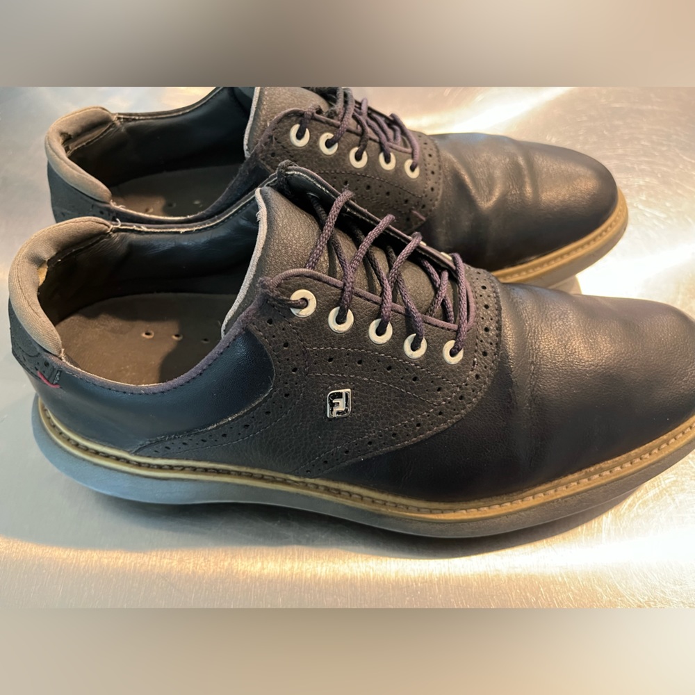 Men’s FootJoy golf cleats